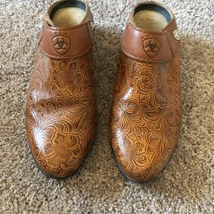 Ariat Brown Women’s Leather Floral Embossed Mules